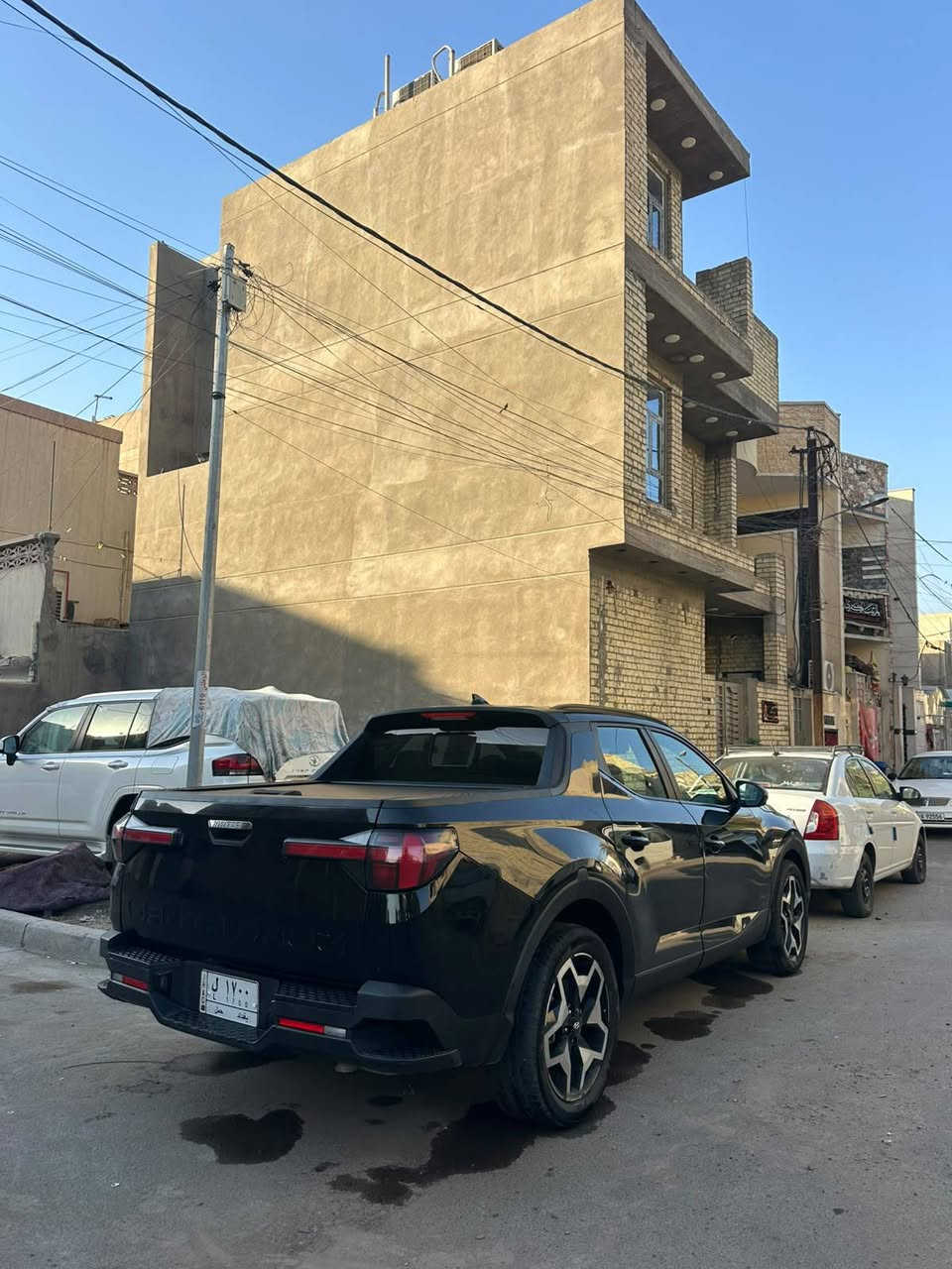 السلام عليكم و رحمة الله و بركاتة اخواني الاعزاء السيارة للبيع نوع السيارة سانتا كروز موديل 2022 وارد امريكي داخلة كلين و اهنا انضرب و صور الحادث موجودة السيارة فول فول فول مواصفات رادارات اشارة بالمري كامرات 360 درجة حجم المكينة 2500 توربو لايت زنون باب الصندوك كهرباء كشنات تدفئة تبريد استرين تدفئة و باقي الموصفات موجودة بيه بحيث ما تخلص المواصفات البيه 
سعر السيارة 20.000الف دولار يعني شدتين و بيه مجال 
العنوان الطالبية 
رقم الموبايل/ ***********
رقم الموبايل الثاني/ ***********
