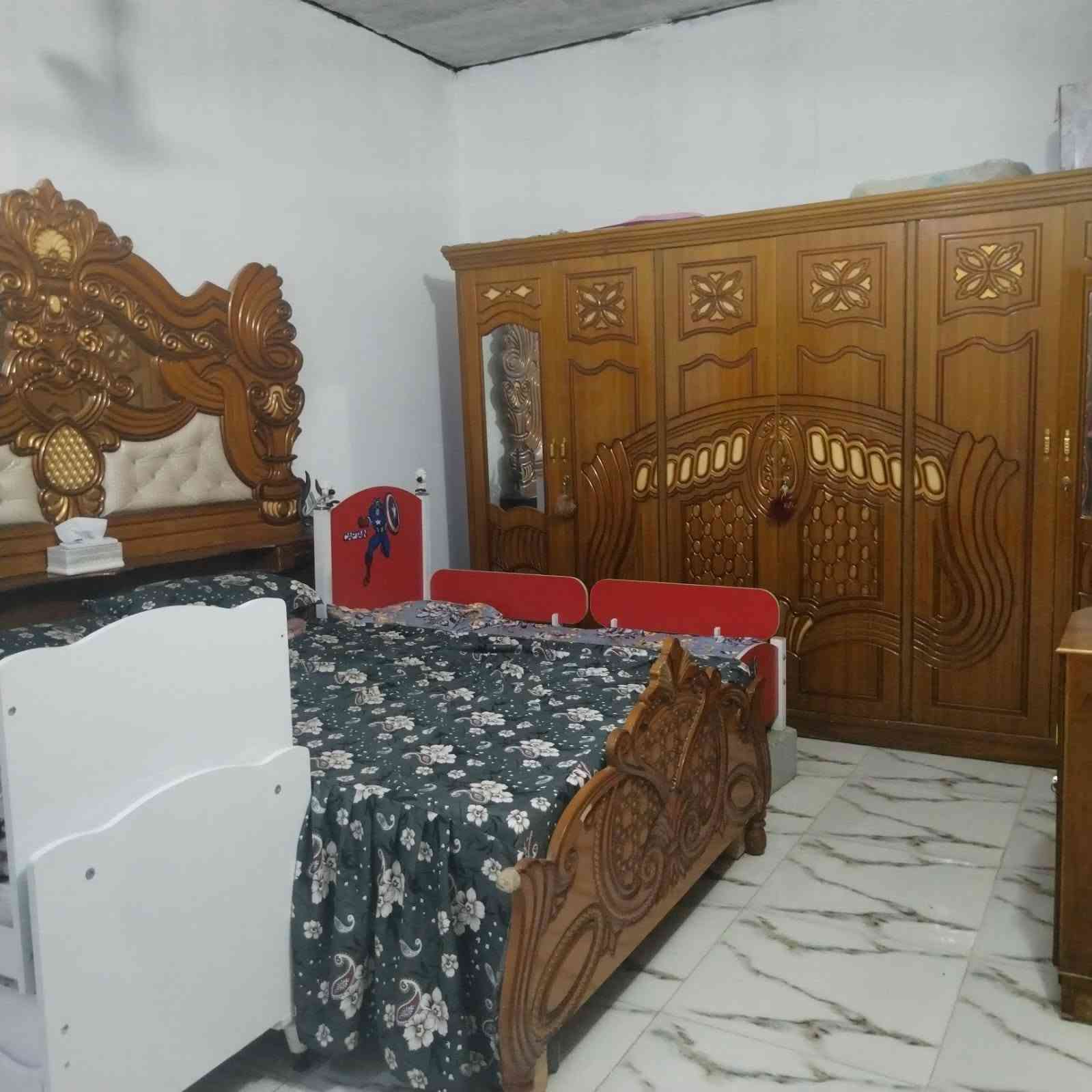 السلام عليكم
بيت للبيع الگوام الشرقي حي (الامام علي)ع 
بشارع الحاج عوده اخير الشارع المساحه 255 متر 
يتكون من غرفتين نوم ارضيه بورسلاين 6*4 و5*4 صاله 10*4 ومطبخ 4*4 سيراميك للسقف واستقبال بس الاساس مالته مسوي 10*4
صحيات وانتو بكرامه البناء بلوك الاساس طابوگ نص متر معروض بسعر 45 وقابل للتفاوض البسيط
للتواصل ***********
