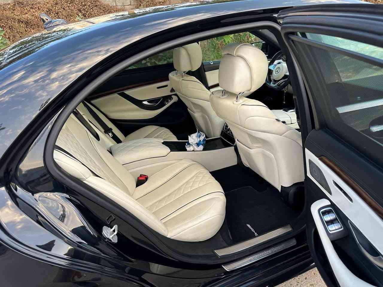 مارسدس s400
6 سلندر 
موديل 2016 
خليجيه  وكاله شركة مارسدس ماشيه 61 كم حقيقي 
باب خلفي طويل 
4 فصوص او 4 دكم 
فول مواصفات بنوراما 
رادارات 
خمس بردات كهرباء
كت مايباخ 
دبل ماوس 
داتا شو
كشن خلفي منفصل 
ابواب شفط
بصمتين 
مكفوله 
جاهزه بدون اي نقص 
رقم بغداد مميز 
السعر 39000$ 
وبيه مجال
***********
