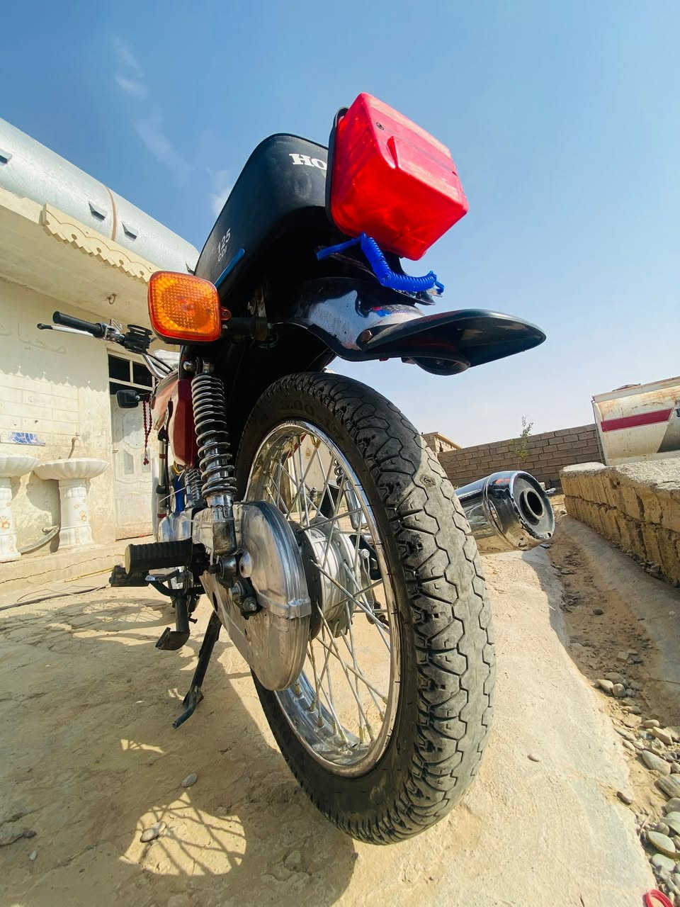 سلام عليكم موطور للبيع 2019الموطور نضيف صالنصه صوت عالي رقم الهاتف ***********
