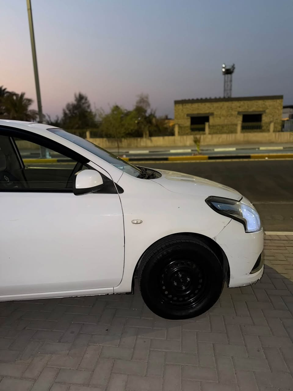 نيسان صني هندي 
موديل ٢٠١٩ بليته زرگه
رقم بصرة شرط المداور 
السياره كفاله من محرك و كير وتبريد خير من الله
دوشمه درجة اولى 
وتخم تايرات جديد
ماشيه ١٦٠ كيلو 
مبدل بيهه جاملغ امامي وجاملغ خلفي معدل وقبق صندوك مبدل 
السياره جاهزه مكاني بالمعقل
سعرها ٩٣ وبيهه مجال حگ الجيه
موجود واتس اب فقط 
***********
