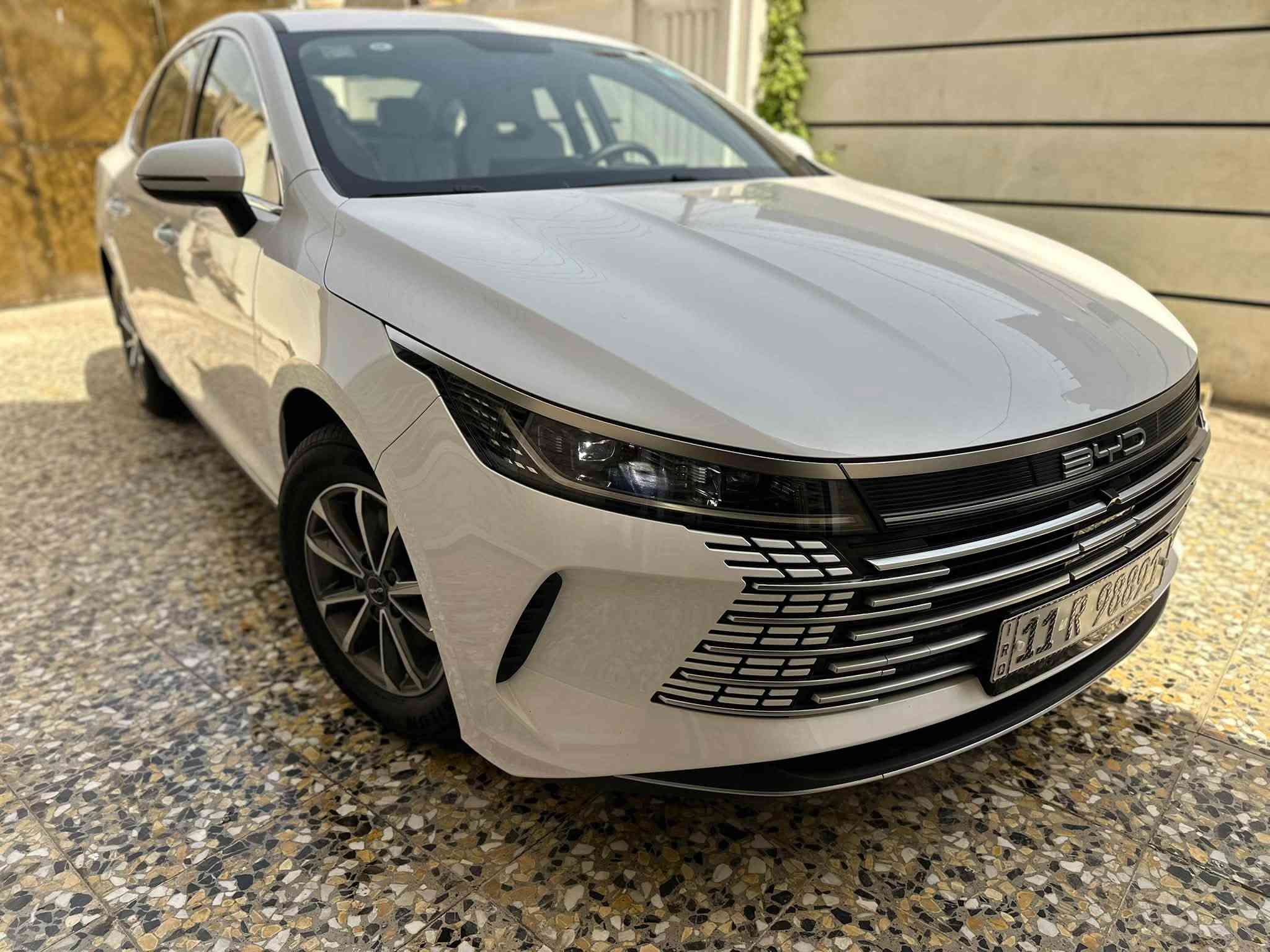السلام عليكم
البيع زيرو صفر  داخل ابيض المرقم بغداد 

بي واي دي دستروير ٢٠٢٥ 

( المعرف السعر علق  تم بل تعليق يصلك سعر )

رقم بغداد مكانه بغدا

لون ابيض تمشي 1200كيلو هايبرد وبانزين

منزل تطبيقات ومنزل تحديث

العده والغراض موجوده وكلهن موجودات
تفاصيل. اكثر ع رقم***********
