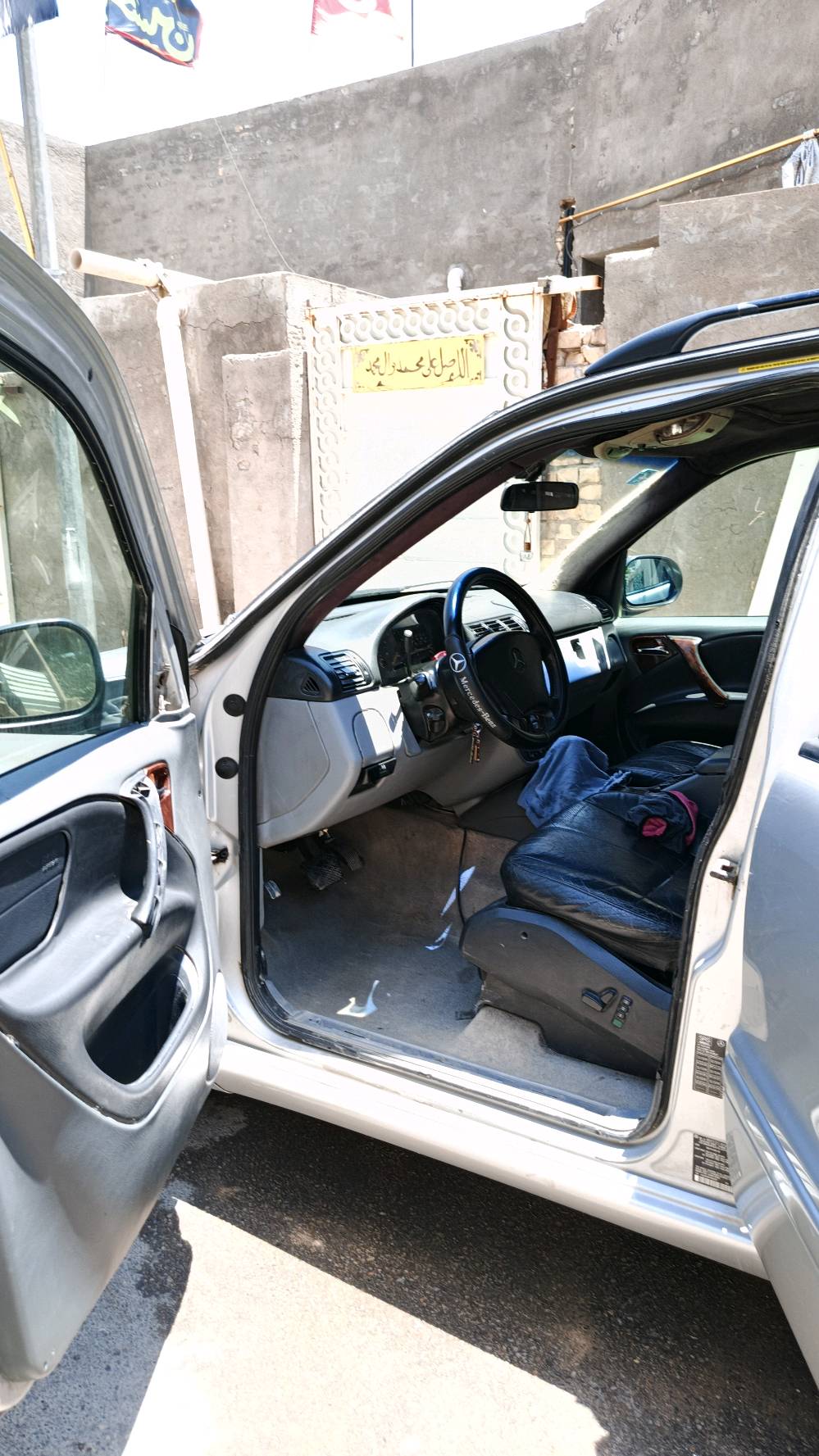 مارسيدس موديل 2000 ml320  سياره نضيفه وحلوه السعر 75 مكانها واسط الكوت وبيها مجال استفسار ***********