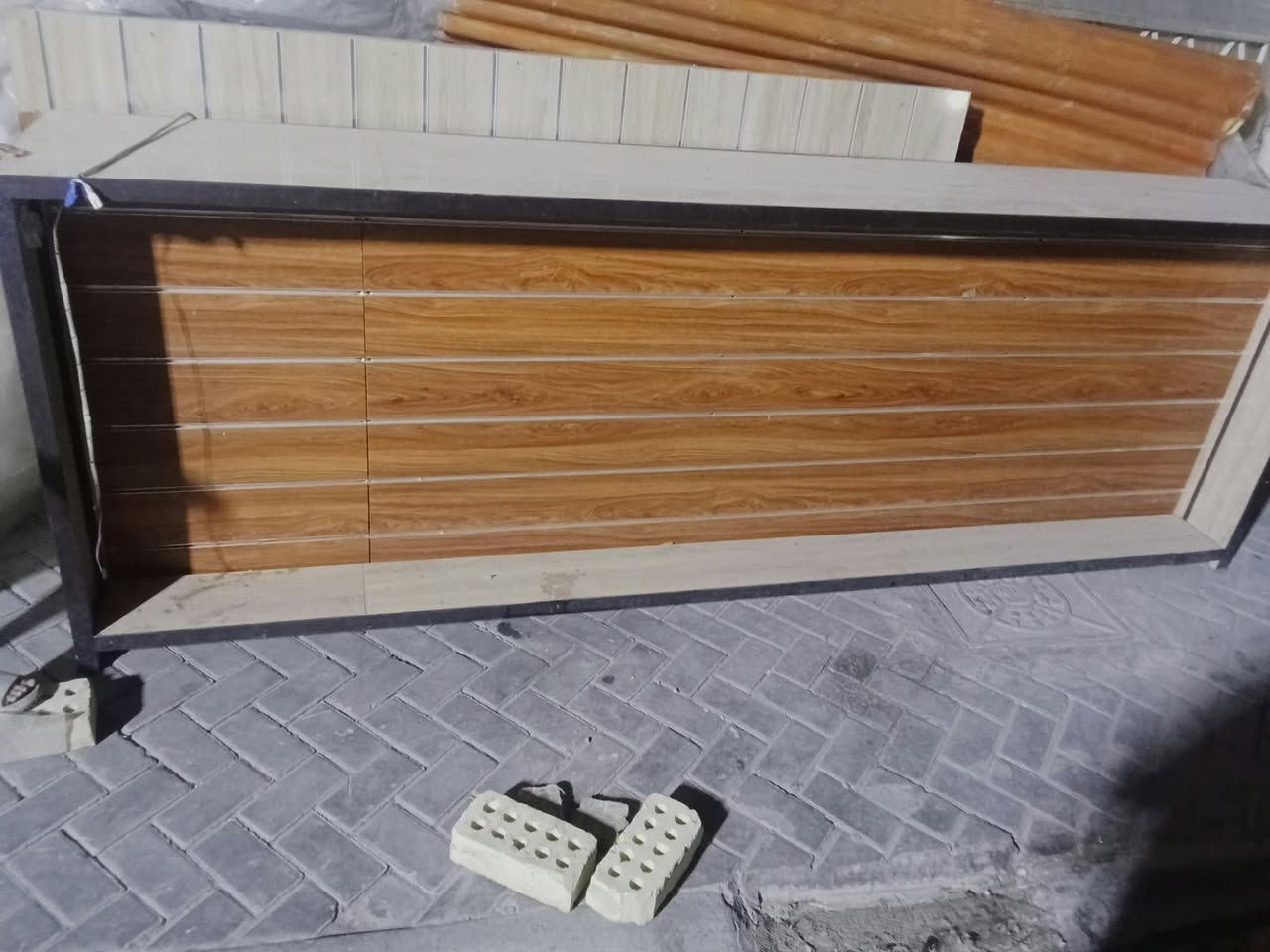 فاترينة • درجة أولى • هواتف نقالة بإضاءة