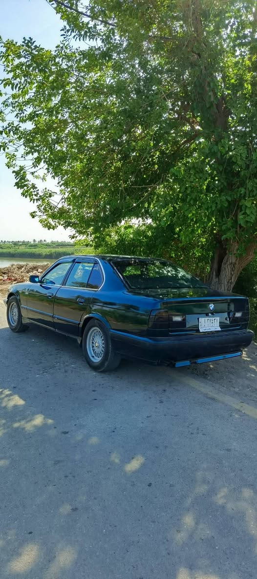 سلام عليكم سيارة BMW 525 موديل 94 
رقم بابل ب أسمي
مصبوغه عام جمالية مابيها حادث
تخم تاير جديد كهربائيات شغالة 
بلاد بدون جطلات
حدادية أمامي خلفي جديد 
سيارة خير من لله 
كير أوتوماتيك
مكاني بغداد
السعر 60 بيها شي قليل 
ه‍ـ ***********
