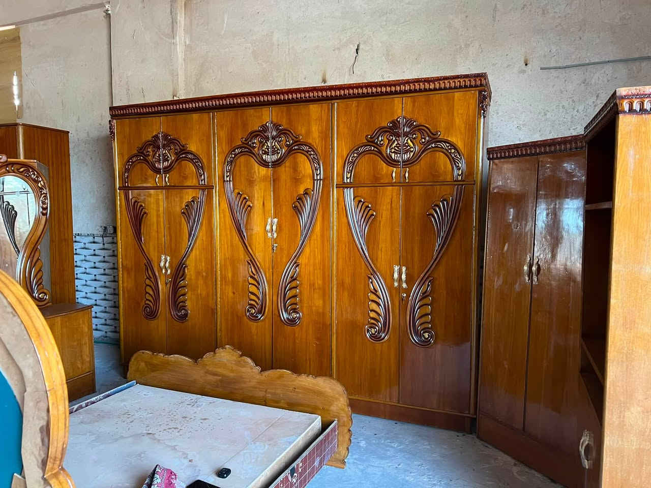 غرفه نوم صاج داخل وخارج عدد 6
المكان بابل قضاء المحاويل مقابل معسكر المحاويل البوابة الشمالية بتجاه بغداد 
يوجد لدينا خدمة توصيل
للاستفسار الاتصال على الرقم التالي *********** او التواصل عبر الواتساب برقم الاسيا
