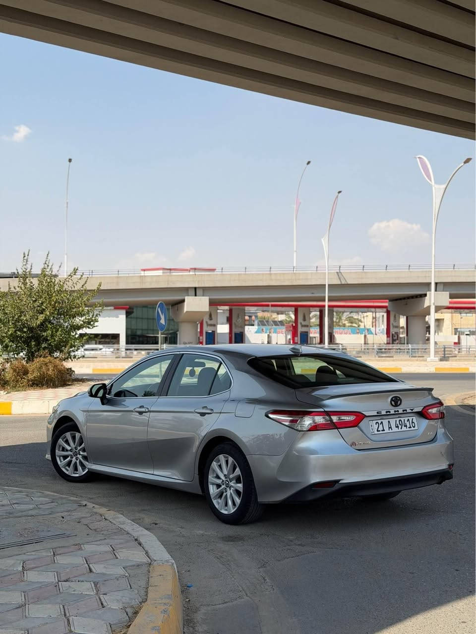 •  2019 CAMRY LE وارد امريكي
•  ماشية 77 الف
•  ضرر جامرلغ وبونيد فقط - بدون دواخل وبدون ايرباك
•  رقم سليمانية
2. مواصفات ميكانيكية رسمية:
•  محرك 2.5 لتر 4 سلندر 203 حصان ￼
•  كير اوتوماتيك 8 نمر ￼
•  صرفية 28 داخل / 39 طريق / 32 معدل ￼
•  ويل 17 انج الومنيوم ￼
•  صندوق 15.1 قدم
3. مواصفات الرفاهية والسلامة
•  رادار + مانع تصادم + مثبت سرعة رادار ￼
•  تحكم مقود كامل ￼
•  كرسي السايق كهرباء ￼
•  شاشة + كاميرا + بلوتوث + WiFi 
*********** كركوك, العراق
