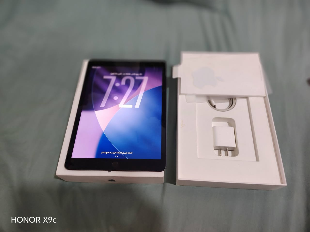 ايباد 9 ابل البطاريه 94 مامفتوح ابد. غراضه كامله بس شخوط قليله بل ضهر السعر 250 الرقم ***********

نص مكتوب في الصور:
- HONOR X9c