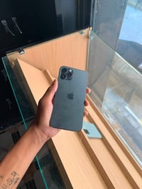 آيفون ١٢ برو ماكس • ٢٥٦ • بطارية ٩٥%