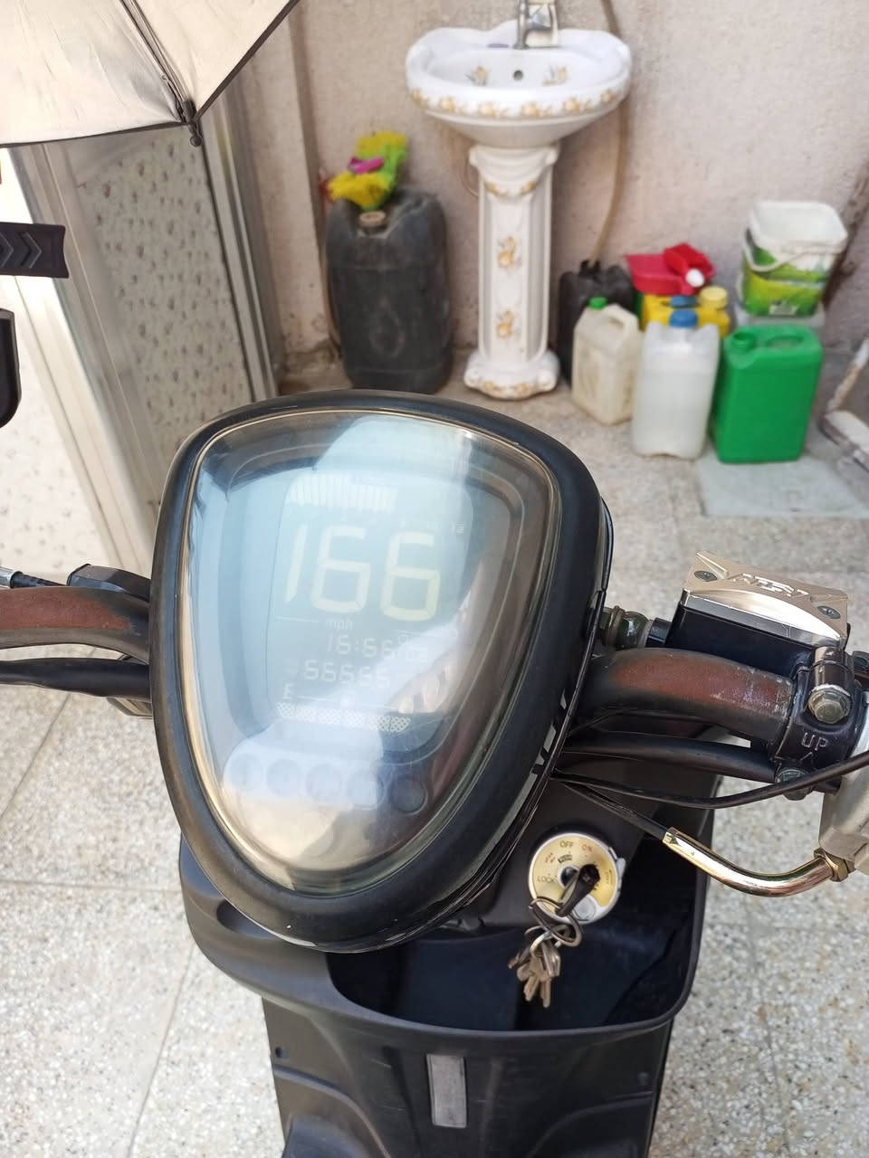 دراجه ماكس بوليس للبيع سعر 325 بيها مجل
السلام عليكم دراجه ماكس بوليس للبيع صيني (محرك ياباني ) سرعه 120 دراجه تخبل كهربائيات كامله بعدها على فيش الشركه نكرة هندر ويل كب نجمة بلادي 
نواقص الدراجه 
1.دشلي سلف فقط
2. يده وقمجي بريك خلفي
العنوان بغداد الحرية 
***********واتساب 
سعر 325 بيها مجل
