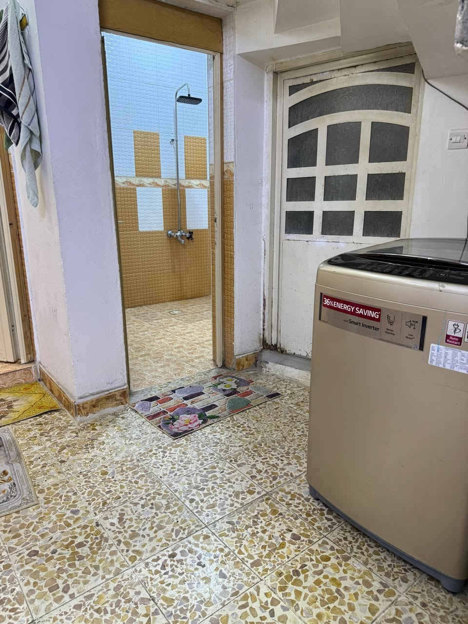 دار سكني طابقين في حي الأصدقاء الرابعة مقابل ياسين خريبط مساحة 200م الاول غرفتين وديوانية وهول ومطبخ وحمام ومرافق صحيه/ الثاني هيكل اربع غرف وهول كبير السعر 260 مليون قابل للتفاوض /  ***********
