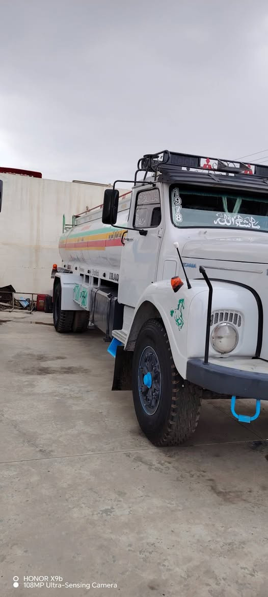 سكانيا 111 تنكر
موديل 78
رقم نينوى 
مثبتة تنكر بالسنويه
المحرك سايس ستندر لاصرف ولانفخ 
شرط التحويل 
حصة كاز مو مسجله 
طخم تواير 
مكان السيارة الموصل 
***********

نص مكتوب في الصور:
- HONOR X9b
- 108MP Ultra-Sensing Camera
- HONOR X9b 108MP Ultra-Sensing Camera
- OHONOR X9b
- 108MP Ultra Sensing Camera