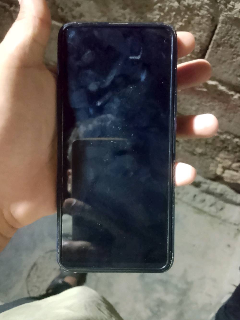 السلام عليكم هواي Y9برايم 
جهاز حلو ونضيف 
ذاكره 128 
شحن تايبسي شحن سريع
الجهاز بي لزكه وكفر جدد 
تلفون ما بيت 
بس الكامره مال السلفي ما تطلع 
سعر 85 الف وبل عافيه على الياخذه 
مكان بغداد التاجي حي الحسن العسكري يوجد توصيل
