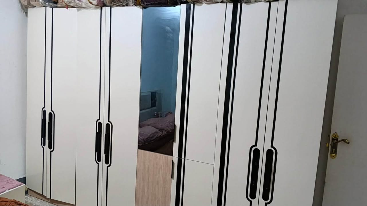 غرف تركيه مستخدمه قليل 
معه غرفه عراقيه خشب فصال حطاطه 

تواصل ***********
