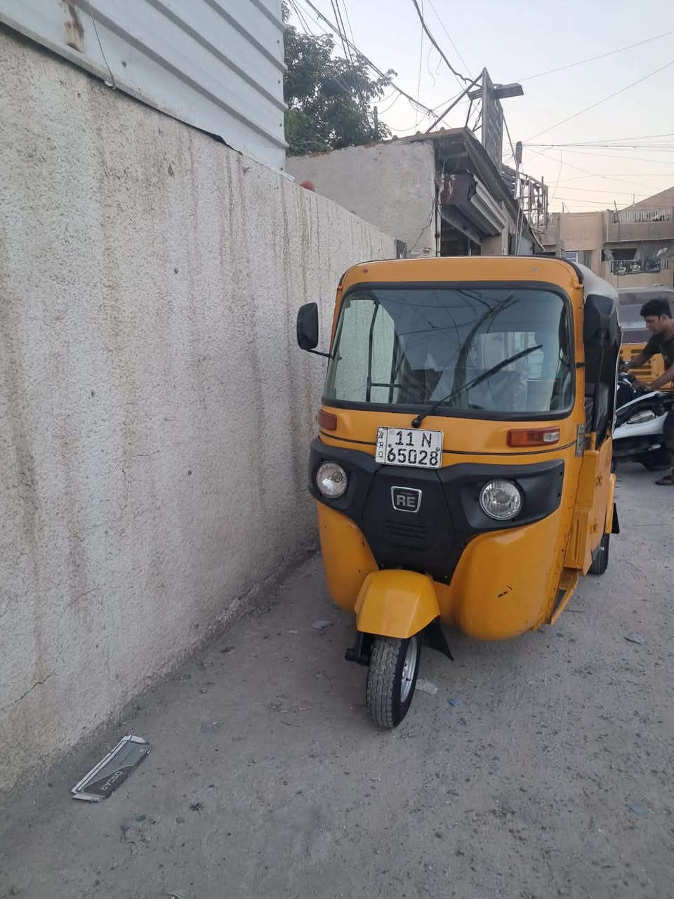 سلام عليكم تكتك موديل 21رقم وسنويه تكتك نضيفه كلشي مابيه كبل للشارع بيه طخات بسيطه موضحه مكاني بلديات رقم ***********
