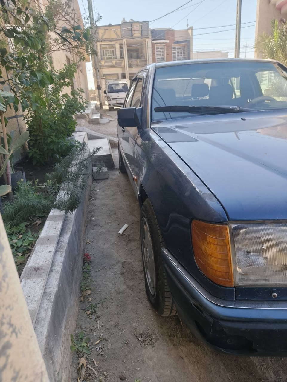 سلام عليكم مرسيدس دب 1990
بلاديه السياره فتحه 
كشنات كهرباء جام كهرباء اربعتهن  
***********
ترهم مراوس السعر 65 وبيه مجال 
مكان السياره كربلاء بلواقع احلى من الصور
