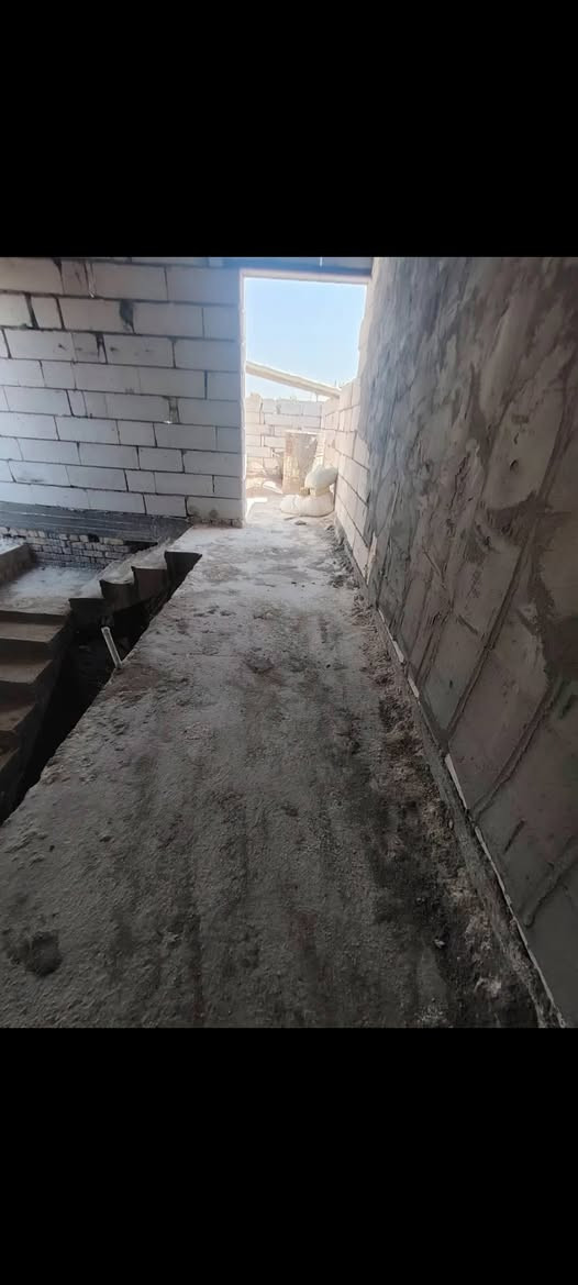 بيت زراعي طابقين  ناقصه بس سيراميك وبياض للبيع 100متر شارع لايمام علي يبعد عن شارع رئيسي مال ناصريه خمسين متر 
البيت يتكون من غرفه وصاله ومطبخ ودوانيه ومنور وصحيات داخليه وخارجيه طابق ثاني يتكون من غرفتين غرفه كامله وغرفه بعدهي عوزه كم ساف وعكاده لطابق ثاني  وطابق ل اول كونكريت سعر 45 اتصال ع رقم ***********
