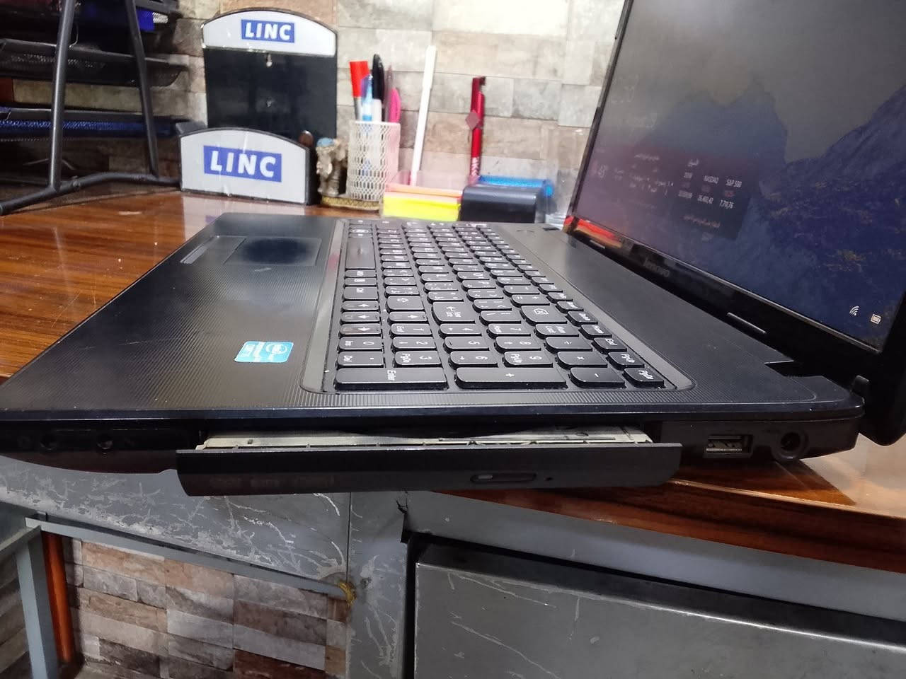 للبيع السعر 110الف لابتوب لينوفو G570
رام 4
هارد500
كوراي i5 جيل2
كرت الشاشه 2 متصل
حجم الشاشه 15/5 
ويندوز 10 ..64 بت
امريكي اصلي منافض يو اس بي سيدي لاند
جهاز حلو بل شحن يطول من 30 دقيقه الى45 دقيقه بطاريه شوي تعبانه وتتبدل ب20 الف 
جهاز تاخذه شرط و ضمان 
واي فاي كامره بلوتوث 
مكان موصل الليسر وبي مجال 110
يجي ويا شاحنه اصليه و الجنطه 
يدعم الوفس الوتيكاد برامج طباعه برمجه
***********
