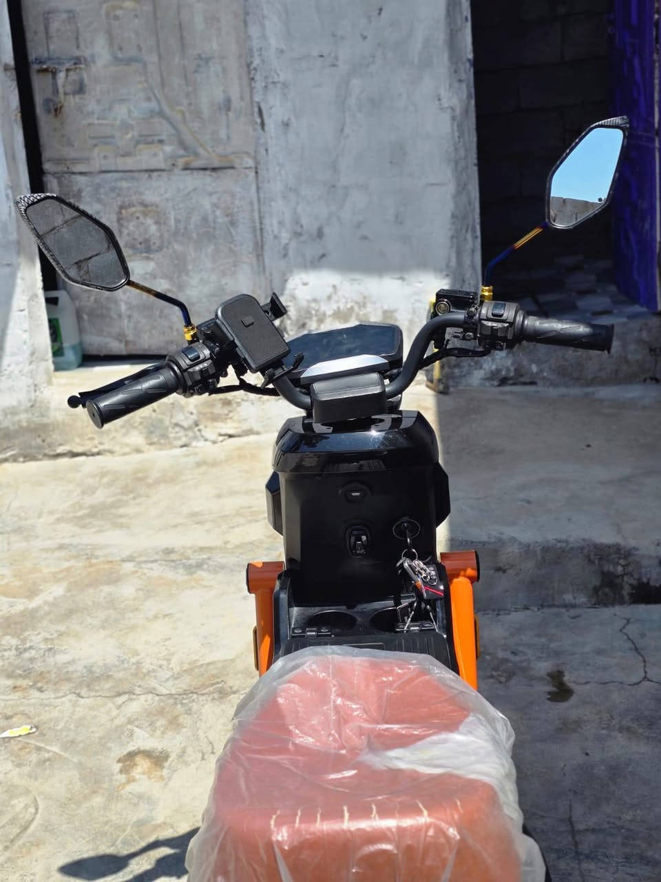 السلام عليكم دراجه شحن موديل 26 دراجه ست بطاريات وحلوه دراجه جديده صاحبها يريد يبيعها والسعر خاص المو شراي لا يراسلني***********
