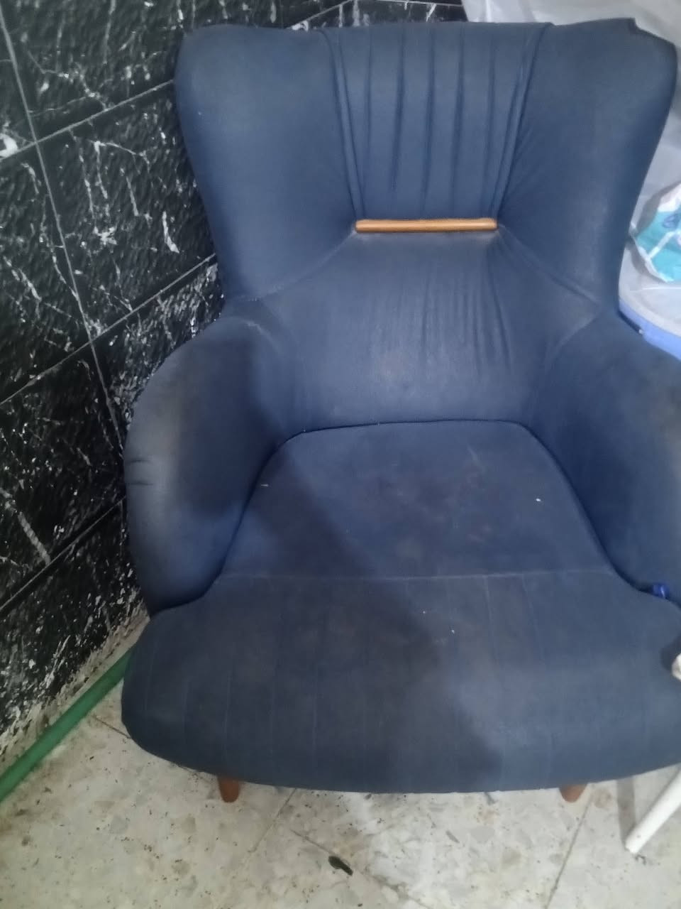 طقم كنب • رجلينه مكسوره • مستعمل