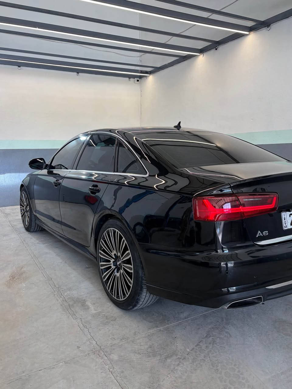 Audi A6 2016 
سەیارە بێ كێشەیە و هەیكەلی زۆر جوانە 
بۆ سعر و زانیاری *********** أربيل, العراق

