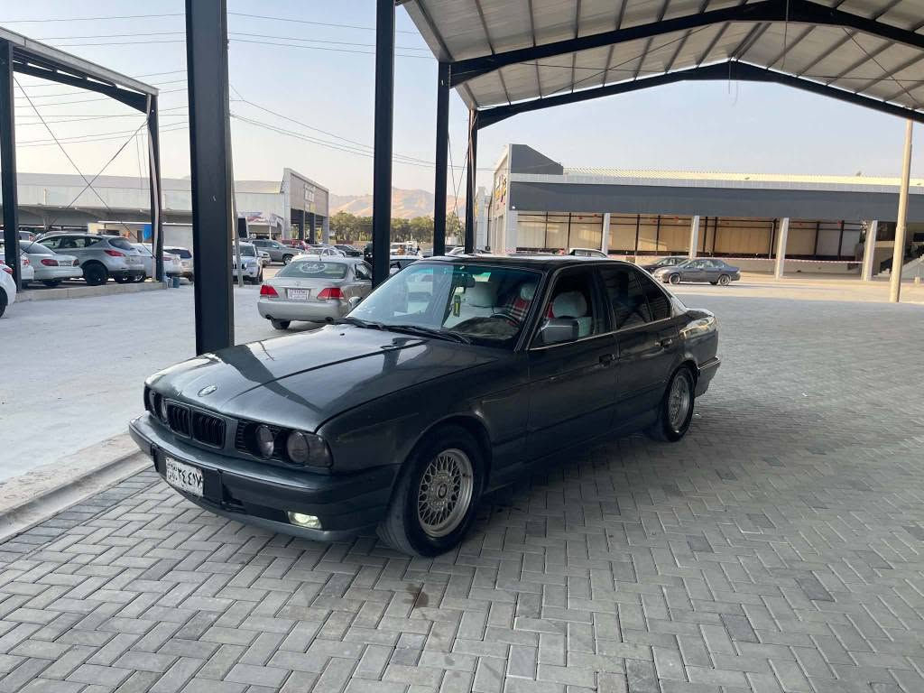 🌹بەناوی خوای گەورەو میهرەبان 🌹      
BMW
مۆدێل 1991                ***********
ئاڕمی پلاستیکی هەولێر ئاڕم و ئەوەلیات و موس و بڕاوە بەشەرت  گێڕو مەکینەو ئەکسلی بەشەرت  چوارتایەو ویلی  لۆکی لەژێرە 
دوجام کارەبا وپێش پان و سڵاید پێش و دواو شان و سەقفی چەکوشی پێوە نیە  لایت زینۆن وبلاجگتۆر  
سعری 23گەڵاو معامەلە ناونیشان سلێمانی 
ژ . م   ***********           *********** السليمانية, العراق
