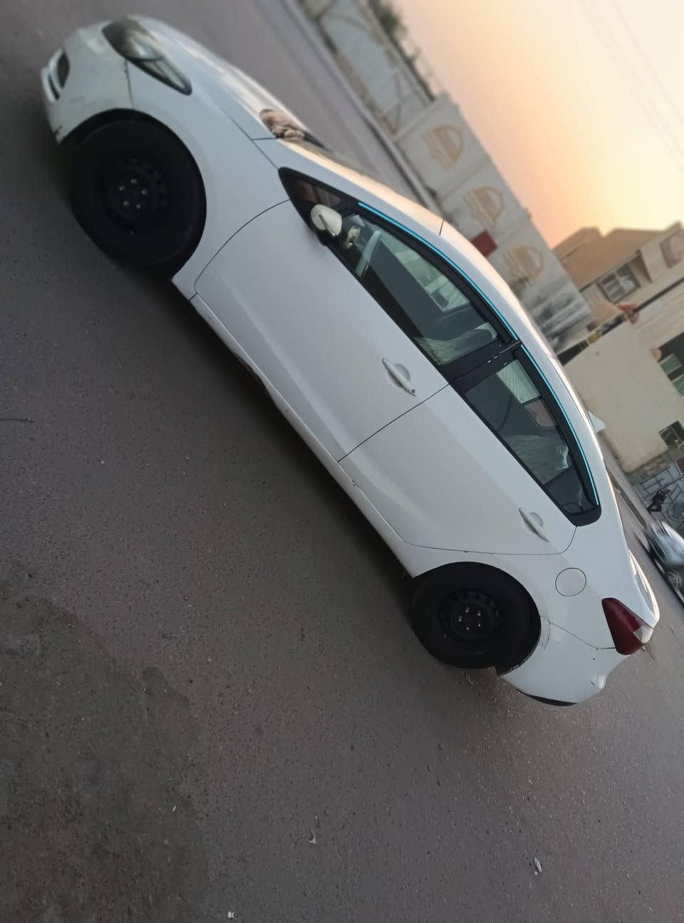 مكلف بالنشر 
فورتي 2016 سيارة جديدة وجاهزة مكينه وكير وحدادية وتخم تاير كله جديد منظومة تبريد جديده السعر 75 قطعتين صبغ فقط بدون اي داخل رقم بغداد باسمي مكان السيارة حلة رقم الهاتف ***********
