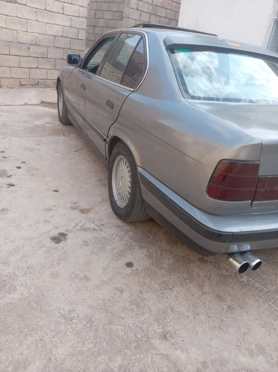 بي ام دبليو ٥٢٥ للبيع شرط التحويل السعر ٣٨ وبيها مجال شي قليل ملاحظة اذا مراوس يرهم ***********
