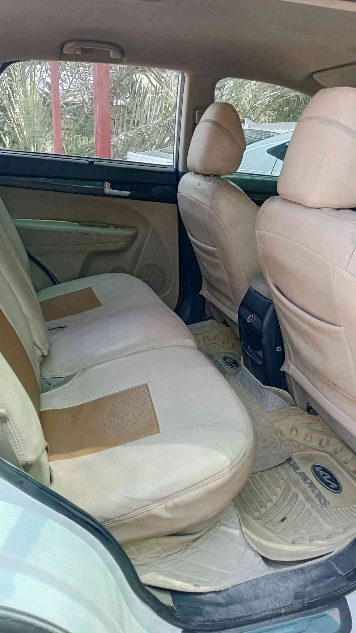 سلام عليكم سورنتو موديل 14خليجي مكينه 6سلندر مكينه جديده حداديه جديده تبريد ثلج تخم تاير جديد رقم قادسيه مداور ثاني يوم سويه جديده مصفره غرامات مروريه سيارة نعومه شلعه سيارة جاهزه من كلشي مري شفط كل نقص مابيه بيه بس جاملغ سايق مبدل بدون دواخل بس هاي بيه سيارة ول باقي كفاله السعر 155وبيه مجال قليل حك جيه 
مكاني دوانيه قضاء الشاميه مكلف بل نشر ***********
