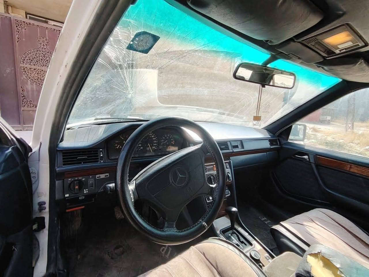 السلام عليكم مارسيدس بيبي شبح للبيع  محرك خراطيم كير ومحرك شرط السياره بلاديه اي ضرر مبيها تبريد شغال ثلج
تخم تايرات جديد
صدر نص عمر
بيها ملاحضات بسيطه الجامه الاماميه فقط وعلامت المارسيدس الي بل بنيد السياره رقم صلاح الدين دولي باسم المالك الشرعي الايت زينون الاصلي مسجل ابو الشاشه مضخم صوت سياره حلوه مال بيت سعرها مناسب جدا ٦٠ قفل مكاني صلاح الدين تكريت
***********
