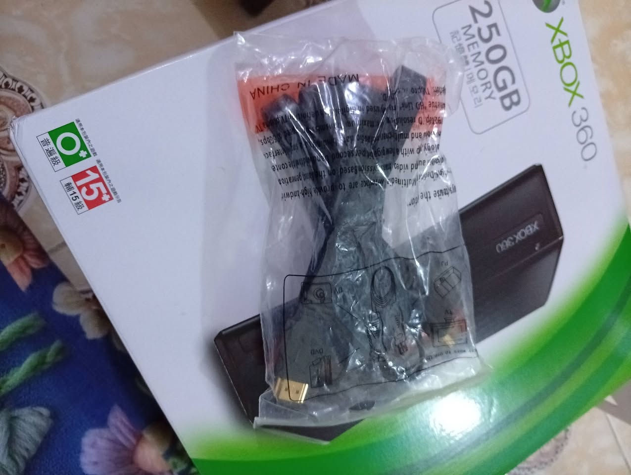 مرخصه الادمن 
سلام عليكم بلي xbox للبيع مثل متشوف ويا ملحقاته كامله معه هارد يحتوي على 60 لعبه وقابل للأضافه ونضيف 90% وصار شهر من جبته استخدام قليل وللبيع بسعر 120 وبي مجال للطيبين ورجاءً مو شراي لا تراسل وهذا رقم للاتصال او واتساب ***********
