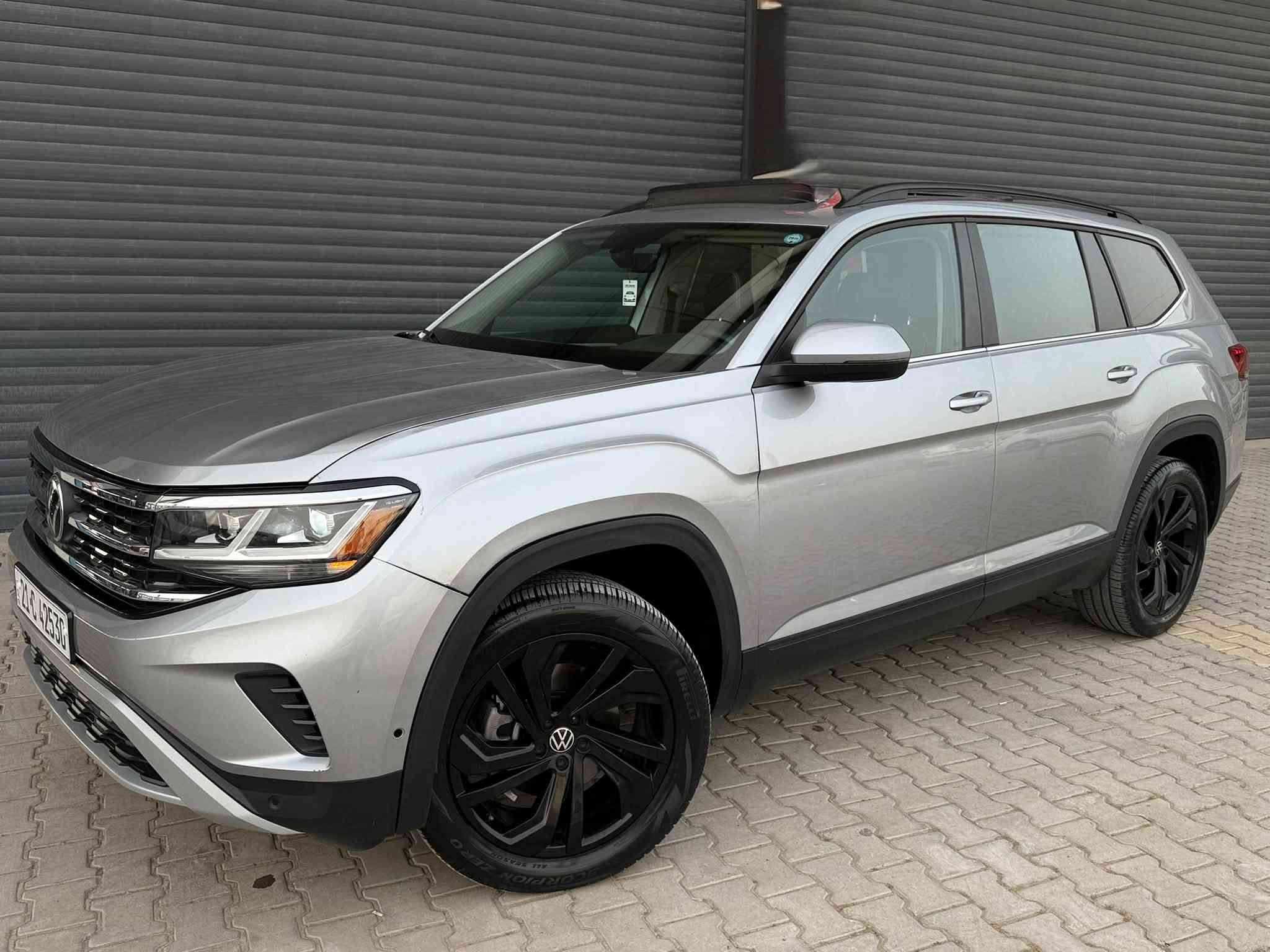 للبيع 
Volkswagen Atlas SE-TECHNOLOGY 2022 AWD
وارد أمريكي 🇺🇲
رقم الشاصي مُرفق: 1V2KR2CA1NC516144
سعر بلاشسسس مناسب جدا  💫
نص بوند صبغ بس بدوون دواخل 
ممحرک ٦ سلندر   ٣،٦ مرغوب
بانوراما 👍🏼
دفع رباعی 💪🏾
کشن vip
7 راکب 
کیج الکترونی  😎
ارباک تاک رجع بلادی 
كشنات جلد + تدفئة + + كشن السائق كهرباء 
حساسات أمامية + خلفية
شاشة تدعم Apple CarPlay + Android Auto لاسلكي 
شاحن لاسلكي 
تبريد 3 قطع 
مرايات جانبية شفط + عليها نقاط عمياء
تشغيل عن بعد 
٦٣ الف ماشیە 🤔
رقم هاتم 
***********
مکان سلیمانیە
