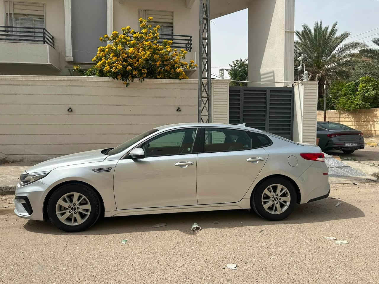 اوبتما ٢٠١٩ حره
وارد امريكي مكينة ٢٤٠٠ 

ماشية ٦٥ 

شاشه جبيره 

كامره

حساسات 

رادار جانبي

ارضية وجنطة مغلف جلد بلون السيارة

صور الحادث مرفقة بالمنشور

فقط صبغ بدون تبديل
***********

