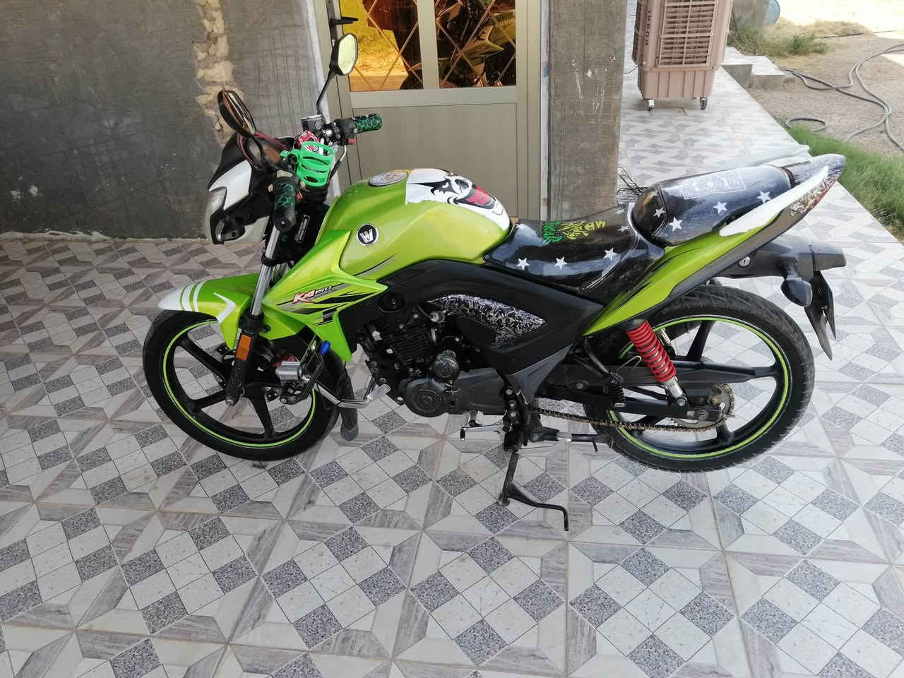 سلام عليكم 
من رخصت الأدمن هاوجي للبيع فقط مثل ما موضح بل صوره بعده نضيف تخم تايرات جدتت دهن جديد دراجه انضف من الي بل صوره بعد السعر مليون و٨٠٠وبيه مجال للشراي رقم التواصل ***********  
للي يحب يتواصل موديل ١٩
