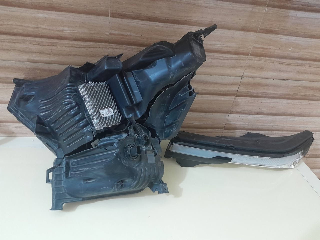 لايت ترافرس تفصيخ ٧ خطوط z71 و Rs و LT يشتغل الكارت والخريطة جدد بس الجامة والكفر بيهن كسر 
***********
