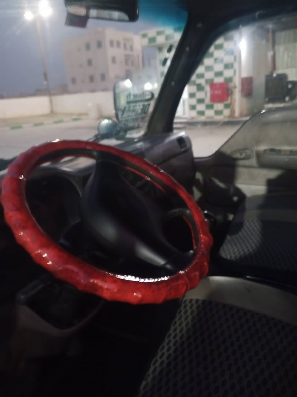 سلام عليكم فونتيره لبيع موديل 98 جديده سياره كير مكينه شاصي رقم شاصي واضح مكينه كير اكسن كفاله كهربائيات كله شغاله متخمه تايرات سياره كلش حلوه مانقصه شي تحويل يمته ماتريد السعر 65وبيه مجال حق جيه الاتصال على الرقم التالي ***********
