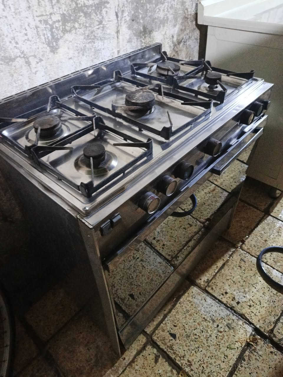 طباخ علفحص نضيف كلش البيع عنواني ديوانيه حي عسكري قرب فلكت علماء ***********بي واساب
