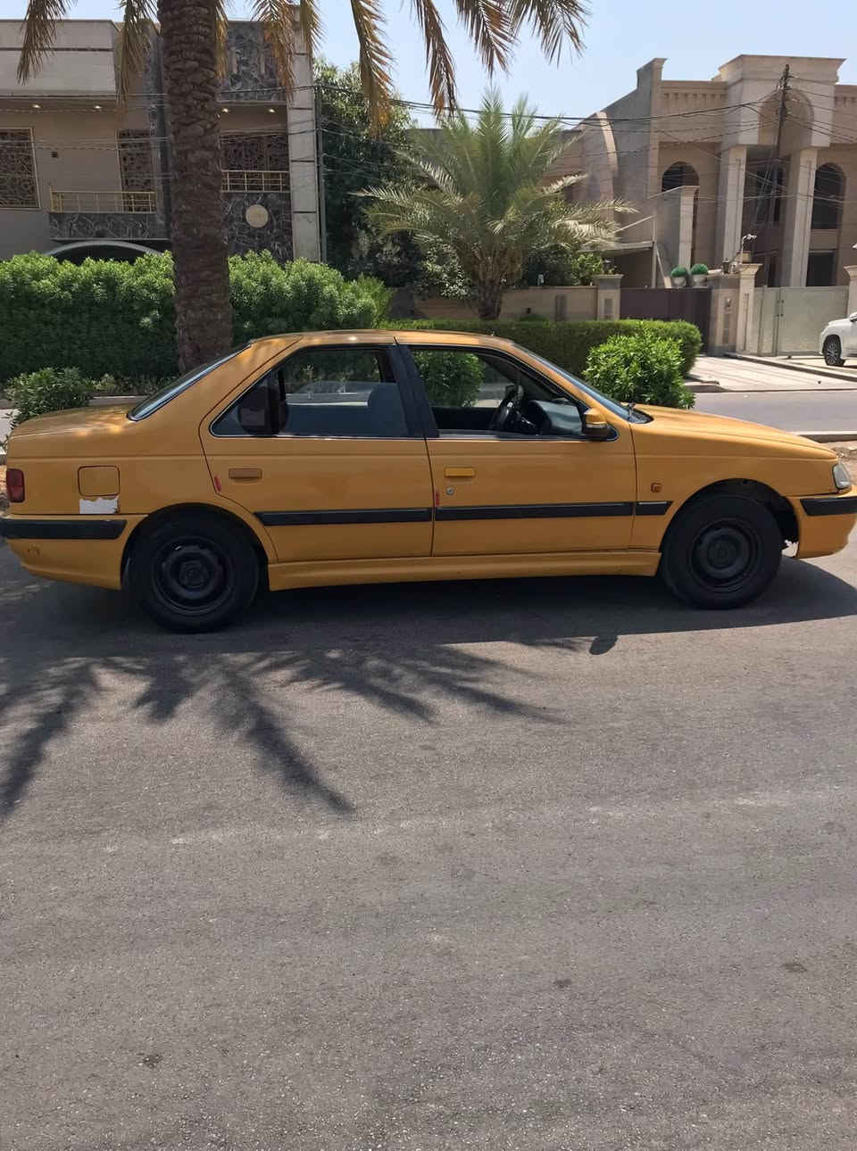 بيجو بارس ٢٠١٥
كير ومحرك خير من الله 
كير فرنسي
كشر شوف العين 
بيها طخات بسيطة 
دواخلها حلوة 
رقم بغداد 
باسمي السيارة 
السعر ٤٠ وبيها مجال بسيط
مكاني بغداد الدورة 
للاستفسار   ***********
