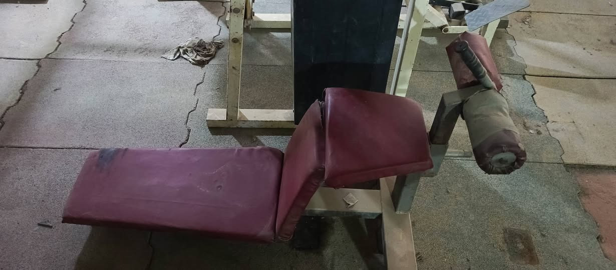للبيع تسع 9. مصاطب بسعر 550 الف مكانهم الحلة 
***********
