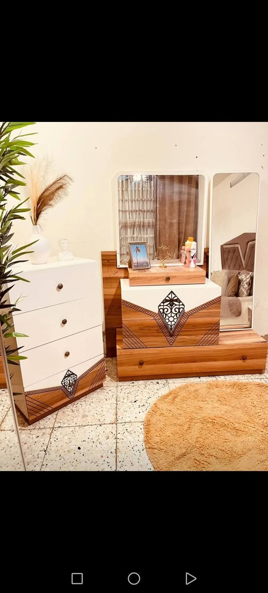 سلام عليكم غرفة 6 قطع للبيع سعر 350 وبيها مجال مكاني بغداد الثعالبة للتواصل ***********
