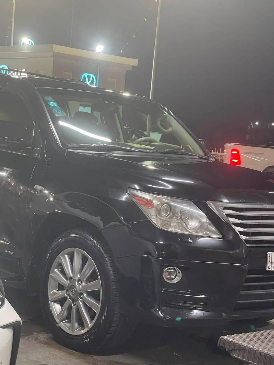سيارة لكزز سوداء موديل 2011 LX 570 فول اوبشن نظيفة جدا رقم مميز بغداد ٤ ارقام بسعر ٥٥ مليون دينار عراقي ( ٣٥٠٠٠) الف دولار امريكي / صبغ دعاميات فقط للجمالية  ماشية ١٣٨ الف كم / ٥ تايرات جديدة / بطارية جديدة / سيرفس جديد / شاشات  لكزز عدد ٣ 
للبيع فقط بدون مراوس 

للتواصل مع مالك السيارة :-
الدكتور حيدر عباس
*********** بغداد, العراق
