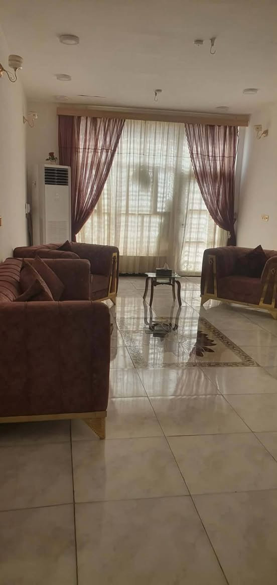 سلام عليكم بيت للبيع المساحه 250متر بناء170 بيت جديد كامل عله طريق السنيه الدوانيه يم عمود 706 ثنين غرف+صاله +ستقبال+مطبخ +صحيات خارجه وداخليه بيت بناء طابوك الساس رباط صب السكف عكاده يبعد عن شارع العام 150متر تبليط ***********
