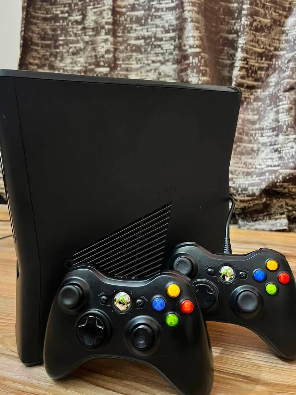 جهاز إكس بوكس 360 سليم النظيف والجاهز مباشرة للتشغيل، محمل بباكج من أقوى وأشهر الألعاب!

 2 يد تحكم (جوستكات 2).

 محولة أصلية.

 كارتونة الجهاز الأصلية (بلادي).
🎮 الألعاب المثبتة على الجهاز:
 سلسلة كول أوف ديوتي كاملة (Call of Duty - جميع الأجزاء).
 جراند ثيفت أوتو 5 (GTA V).
 جراند ثيفت أوتو سان أندرياس (GTA San Andreas).
 فيفا 22 (FIFA 22).
 بيس 22 (PES 22).
 ماين كرافت (Minecraft).
 بالإضافة إلى مجموعة واسعة من أجمل العناوين والألعاب المميزة الأخري.

💰 السعر: 125 ألف دينار عراقي فقط (شامل كلفة التوصيل لكل المحافظات)
📍 الموقع: بغداد - الدورة
📲 للطلب والحجز عبر واتساب:
***********
