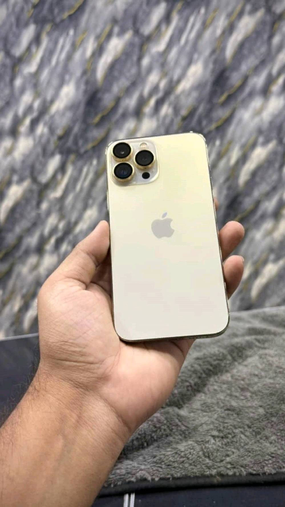 13برو ماكس مكفول بطاريه 84