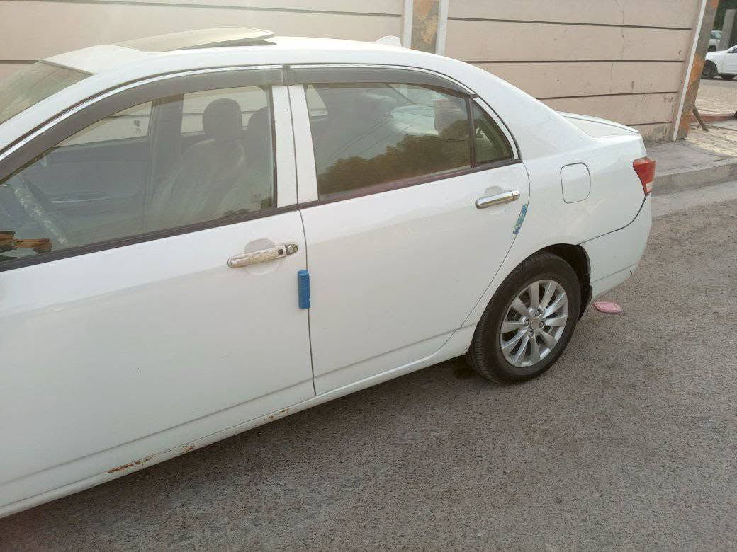 byd G3 
موديل 2011 
مكينة كير خير من الله 
كيرها و مكينتها بلادي 
بارحة بنيد طار و فلش جامة و خسفة بل بنيد 
سيارة بيها صبغ اعتقد حزام ما اعرف بيها والله 
و جاملغ امامي لو واحد لو ثنين مبدل  
السيارة بأسمنه رقم بغداد تحويل ثاني يوم
السعر 29 
مكاني بغداد الشعلة 
***********
