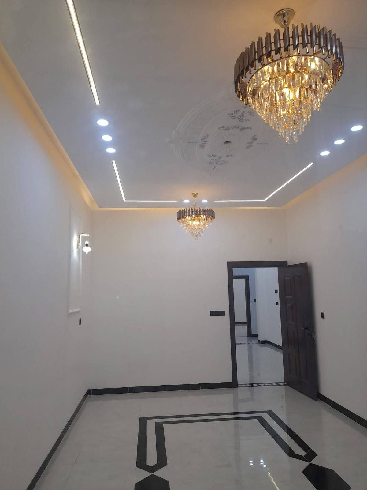 🏠 فرصة لامتلاك دار مميز في تكريت للبيع
الموقع: تكريت - الديوم - التصنيع  

 المساحة: 150 متر  

 الواجهة: 7.5 متر نزال ٢٠ (تغليف حجر أنيق)

رقم العقار 5287

السعر 123 وبي مجال 

التفاصيل الداخليه 

 4 غرف نوم  

 استقبال  

 صالة  

 مطبخ  

 مجاميع صحية  3

📞 للاتصال والاستفسار: ***********
التعامل معى صاحب العقار مباشر

