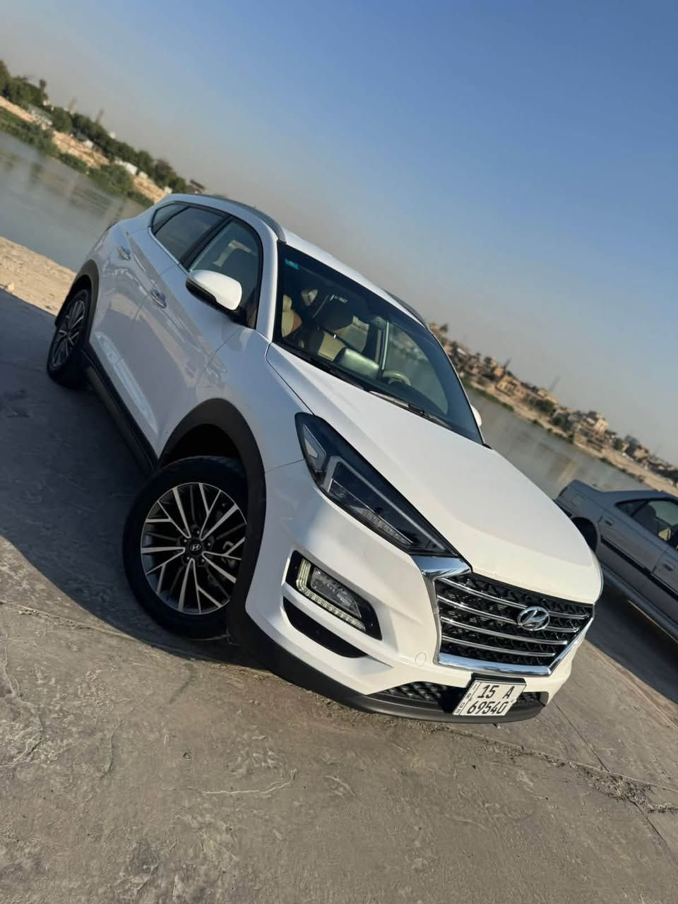 السلام عليكم توسان 2019 خليجي
رقم انكليزي هزه وسنويه جديده 
سياره جديده بمعنه الكلمه ماشيه ٢٠٥    فووووول موصفات محرك وكير شرط شركه
محرك 2000دوش 
السعر ١٥٧ ومجال بسيط اخوان 
بصمه تشغيل
كشنات كهرباء
كشنات جلد
بصمه ابواب
تشغيل عن بعد 
تبريد قطعتين
مري شفط
شاشه كاربلي
تحديد مسار
ثلاجه بل جكمجه
حاكيه بلوتوث
انظمه قيادة
كامره حساسات + كشافات
بعد بيهه هواي موصفات 
السياره بيهه ٣ قطع تبديل نفس اللون 
مكان سياره بغداد الكاظمية
للستفسار رقم ***********
