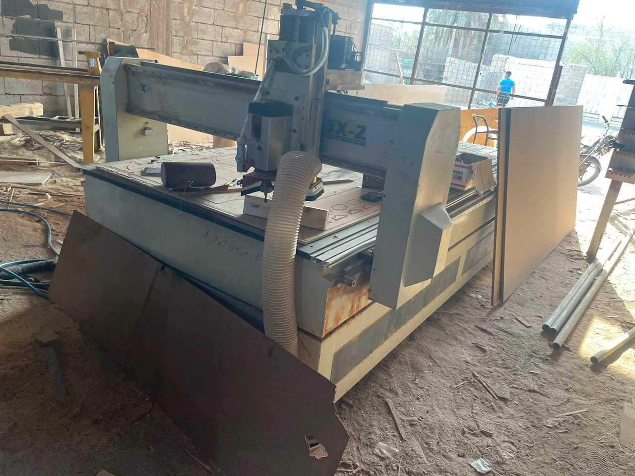 السلام عليكم مكينة cnc
صيني درجة اولى 3فيز

سكك تايوان 
سبندل ايطالي ٤،٥
درايفر ياكو عملي وممتاز جدا 
قبظة a11 جديدة مع الكارت 
كابينة جديدة جدا تحسها مامشتغله 
قاعدة عظم 
نظام فاكيوم 
مع شافط غبار  عوزة اكياس ماطور 3فيز باب اول 

مكان المكينة البصرة 

سعر. المكينة ٢٦$
للاستفسار واتساب 
***********
