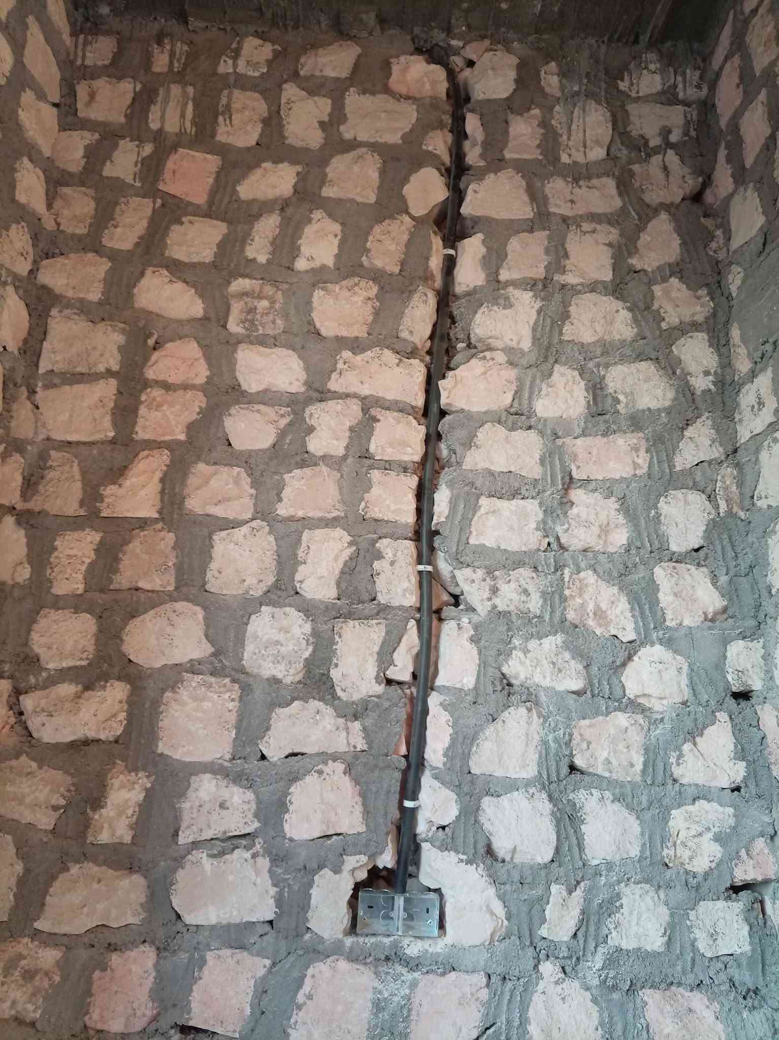 تم الحمدالله حفر بيت نزالات كهرباء في حي العسكري  علا على مكينه ودريل مواعيد دقه في العمل العنده حفر نزالات كهرباء أو تفليش ارضيه  يتصل علا الرقم ***********
