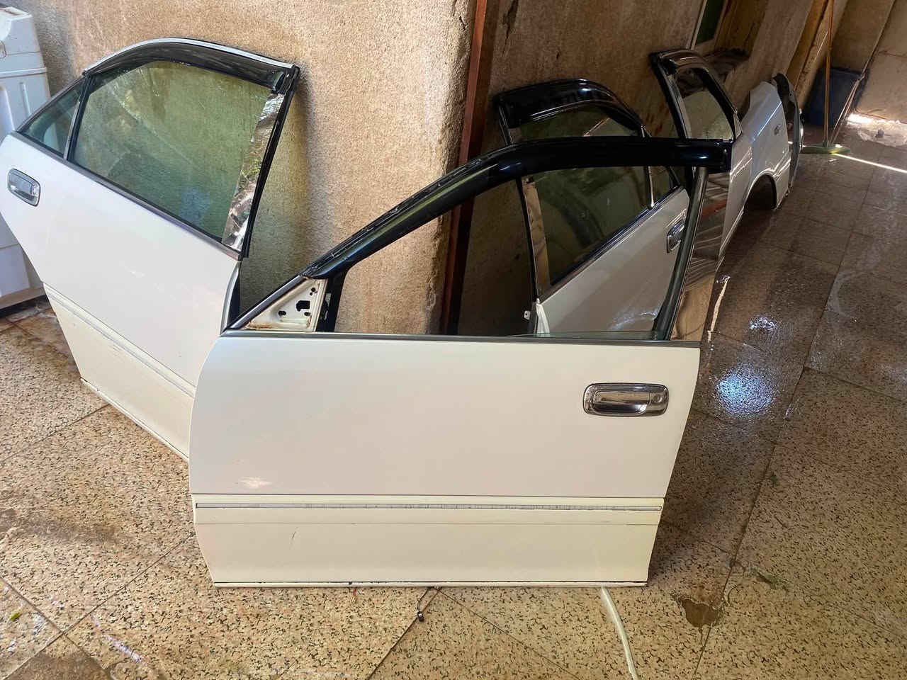 السلام عليكم سستم ملكة صدفي 
البيبان بدون بطاين فقط كاملات 
وجاملقات وبنيد وقبق صندوك
لونهن صدفي مصبوغات حزام وصاير شون صفار بيهن البيبان من جوه 
الي يفيدنه يراسلني او يخابرني بسعر مناسب *********** 
مكاني البصرة الزبير
